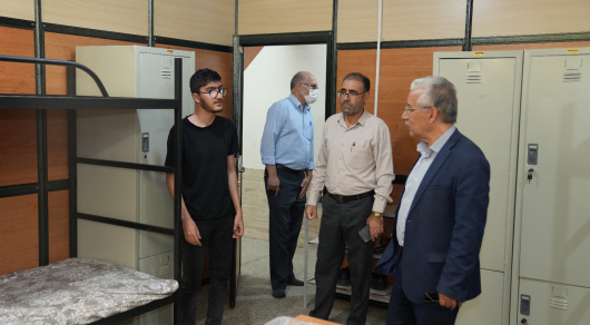 بازدید رئیس دانشگاه صنعتی شیراز از خوابگاه‌های دانشجویی پسران و بررسی مسائل رفاهی و اسکان دانشجویان نو ورود و بررسی وضعیت سالن مطالعه خوابگاه دختران